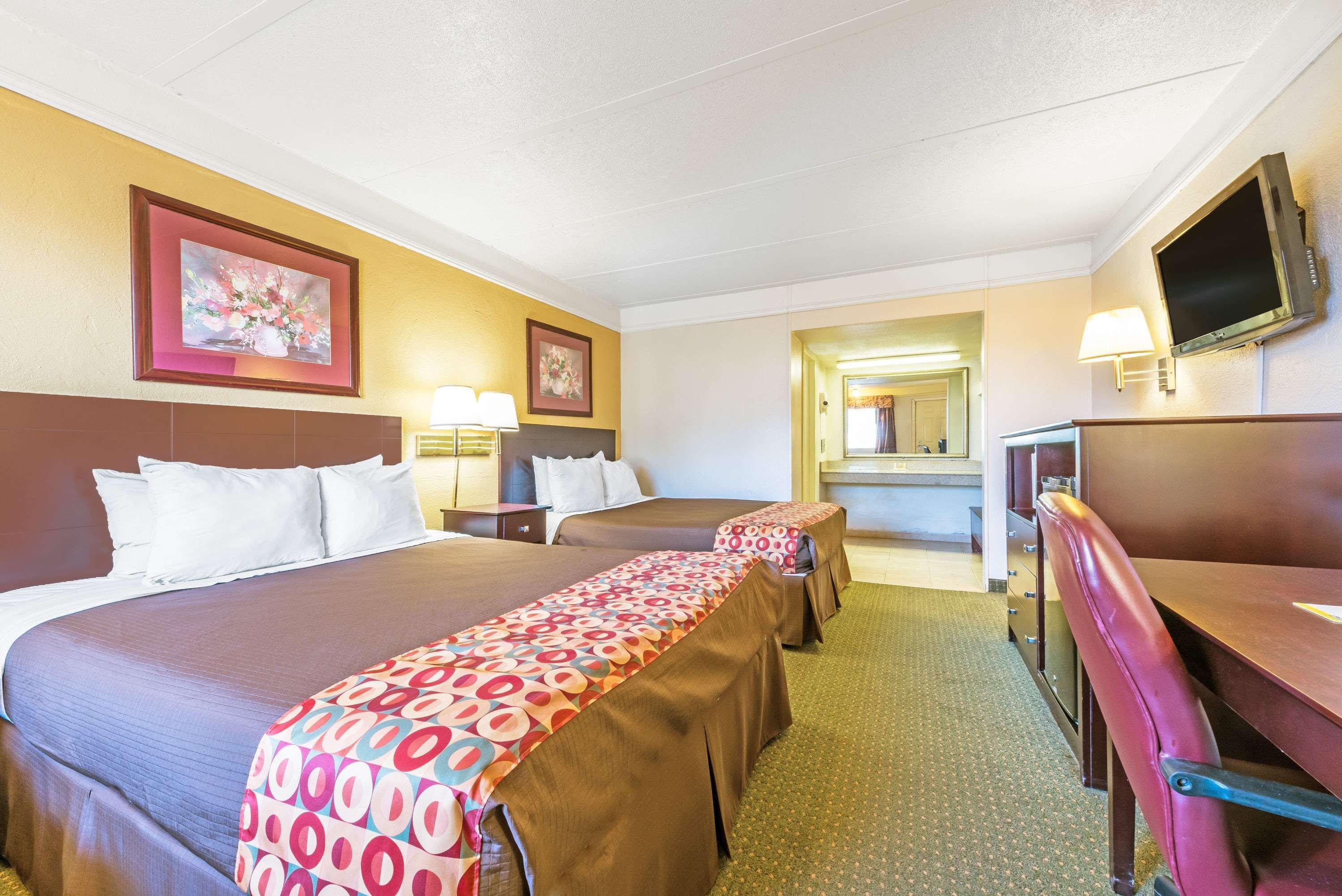 Days Inn By Wyndham Gainesville Kültér fotó