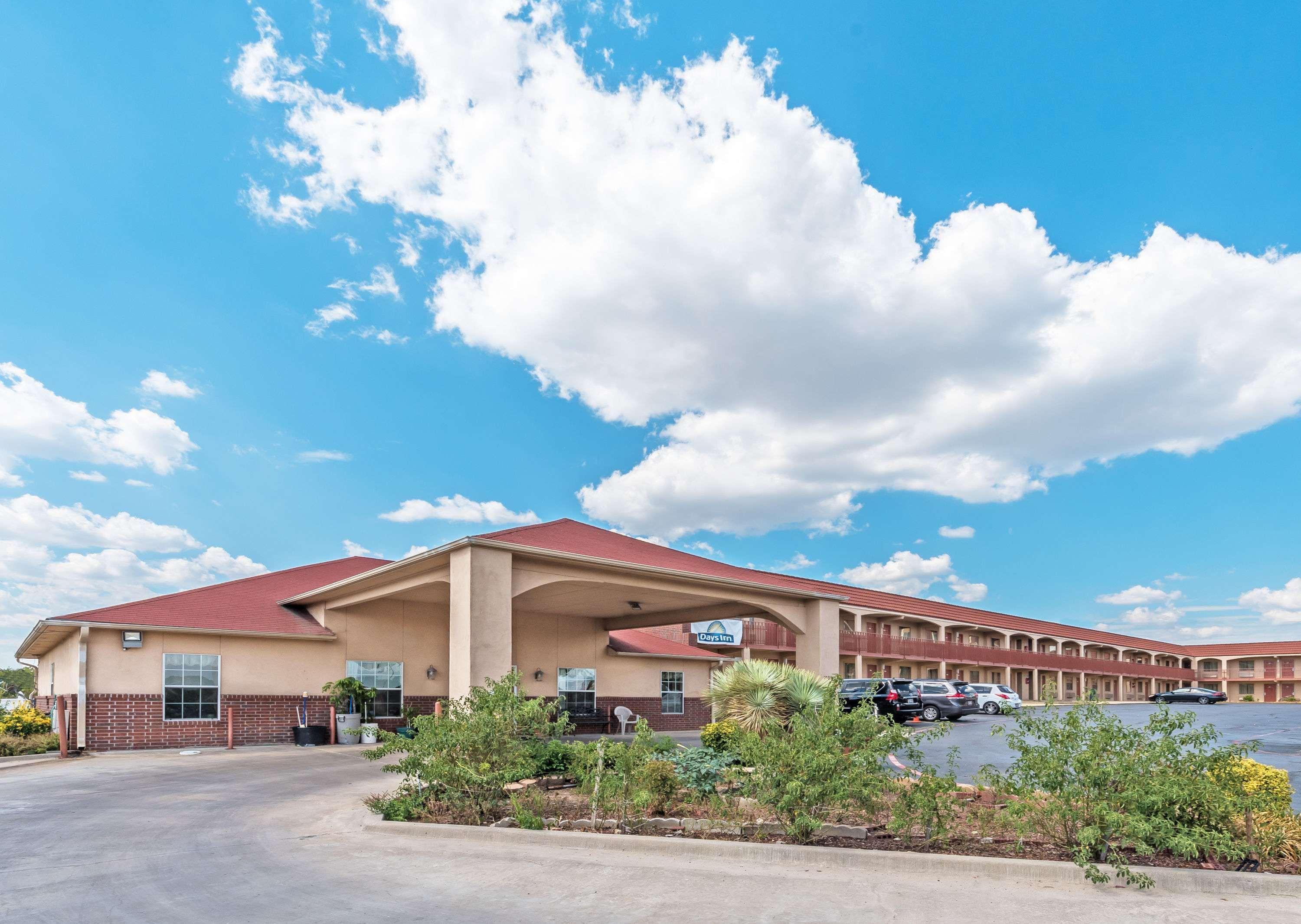 Days Inn By Wyndham Gainesville Kültér fotó
