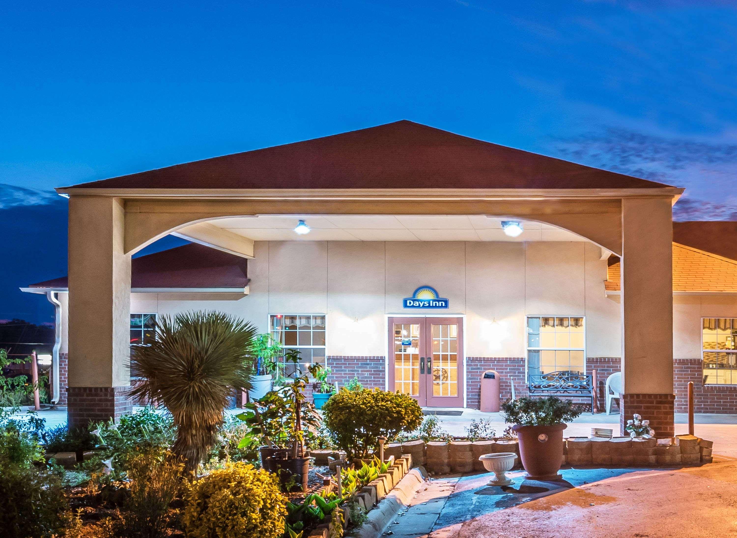 Days Inn By Wyndham Gainesville Kültér fotó