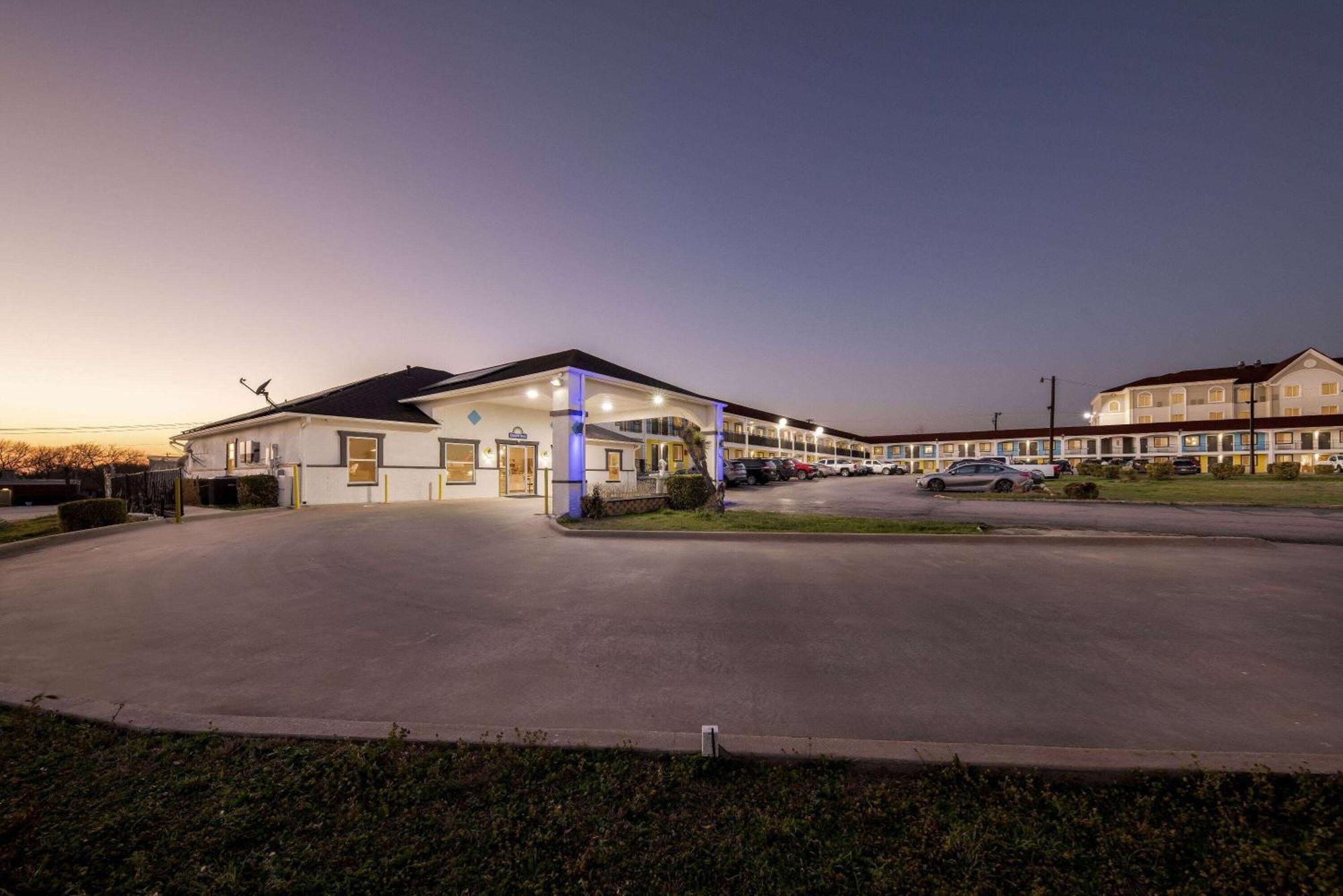 Days Inn By Wyndham Gainesville Kültér fotó