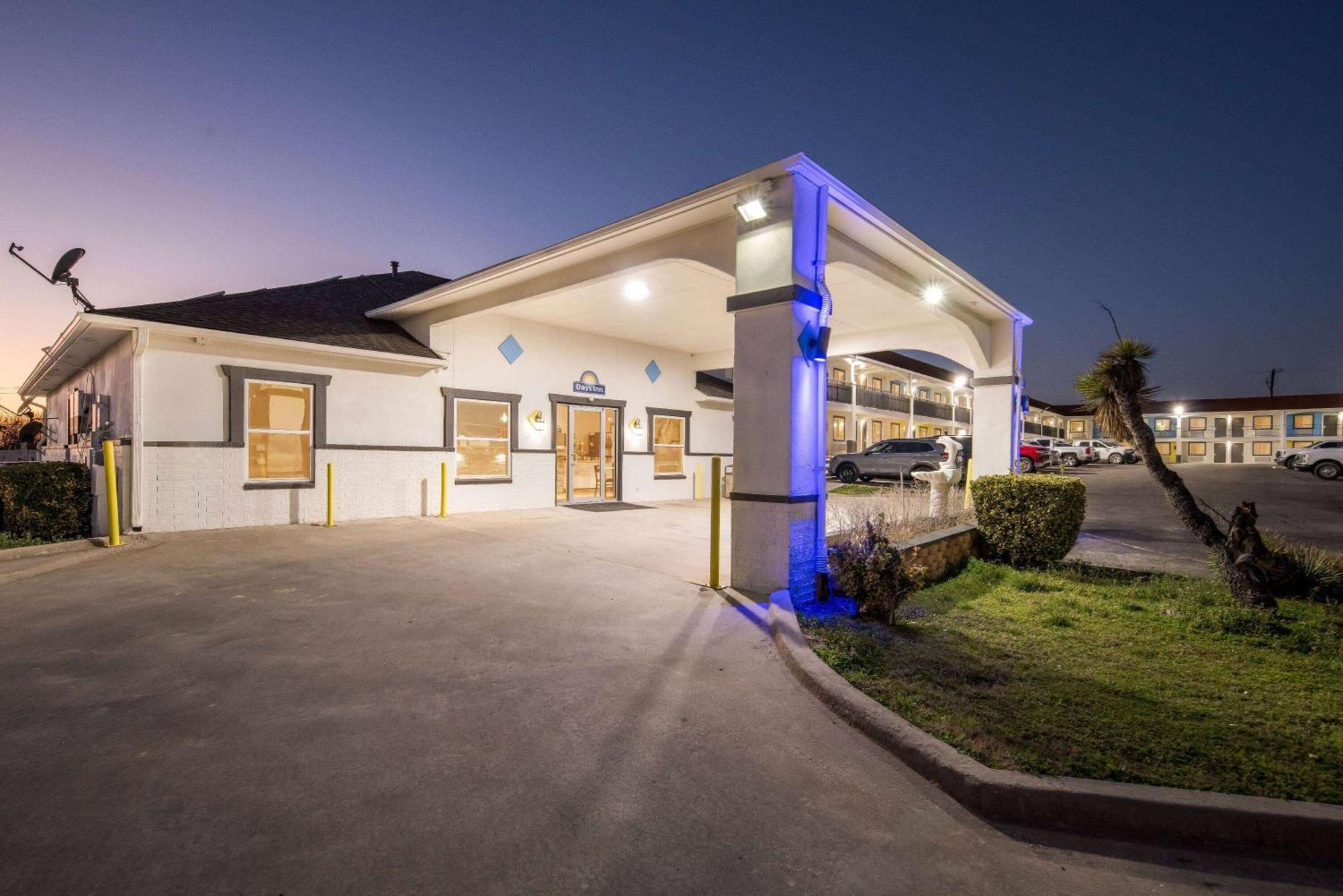 Days Inn By Wyndham Gainesville Kültér fotó