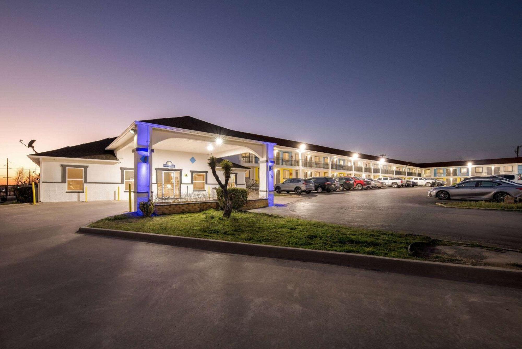 Days Inn By Wyndham Gainesville Kültér fotó